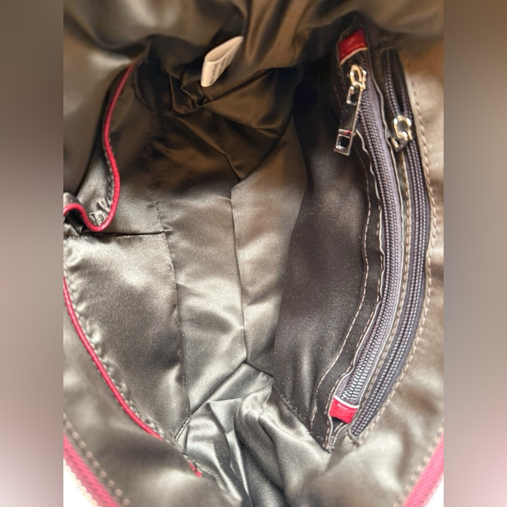 S-zone Red Leather Shoulder Bag with silvertone hardware. - Picture 5 of 14